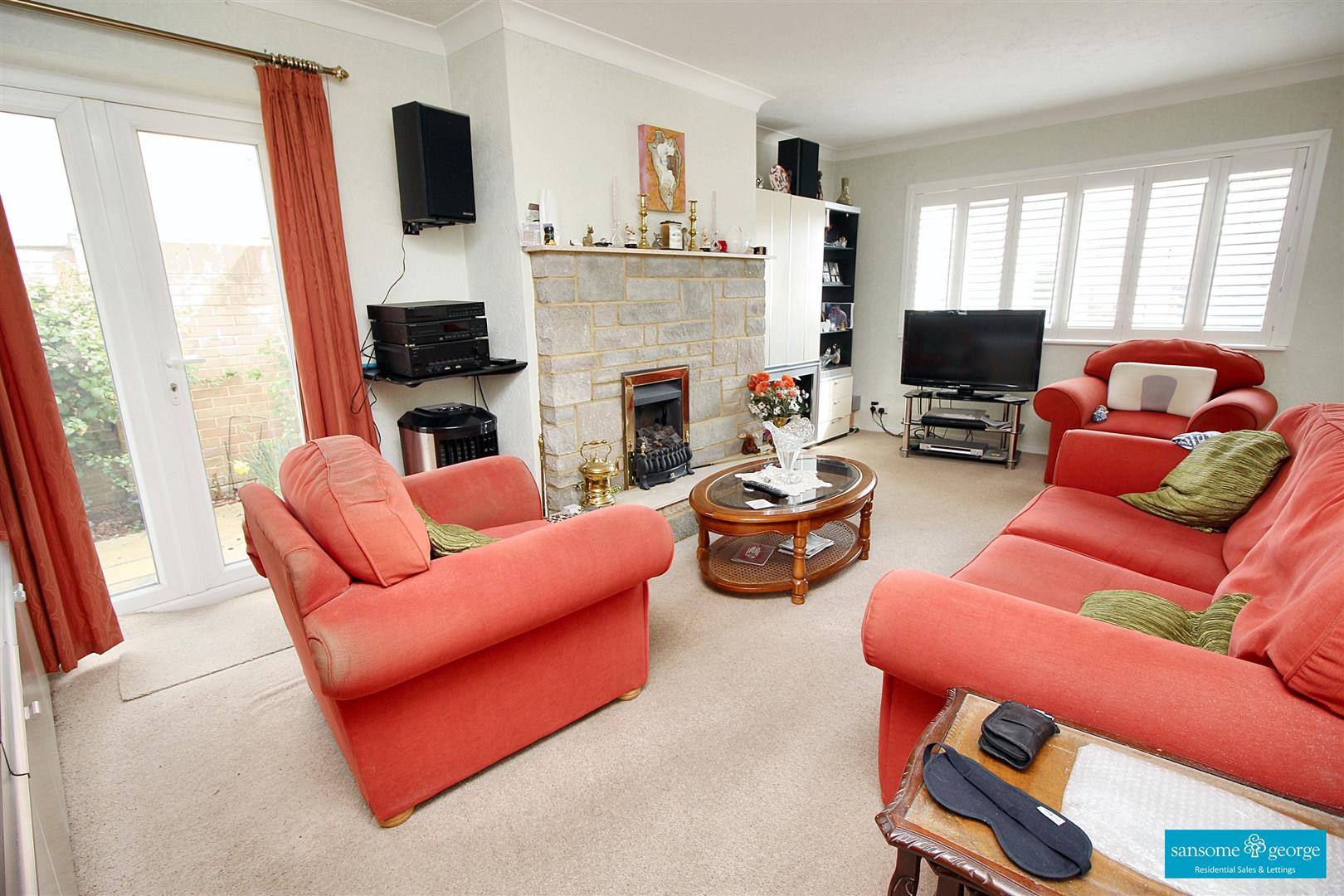 3 bed property in White Lodge Close, Reading